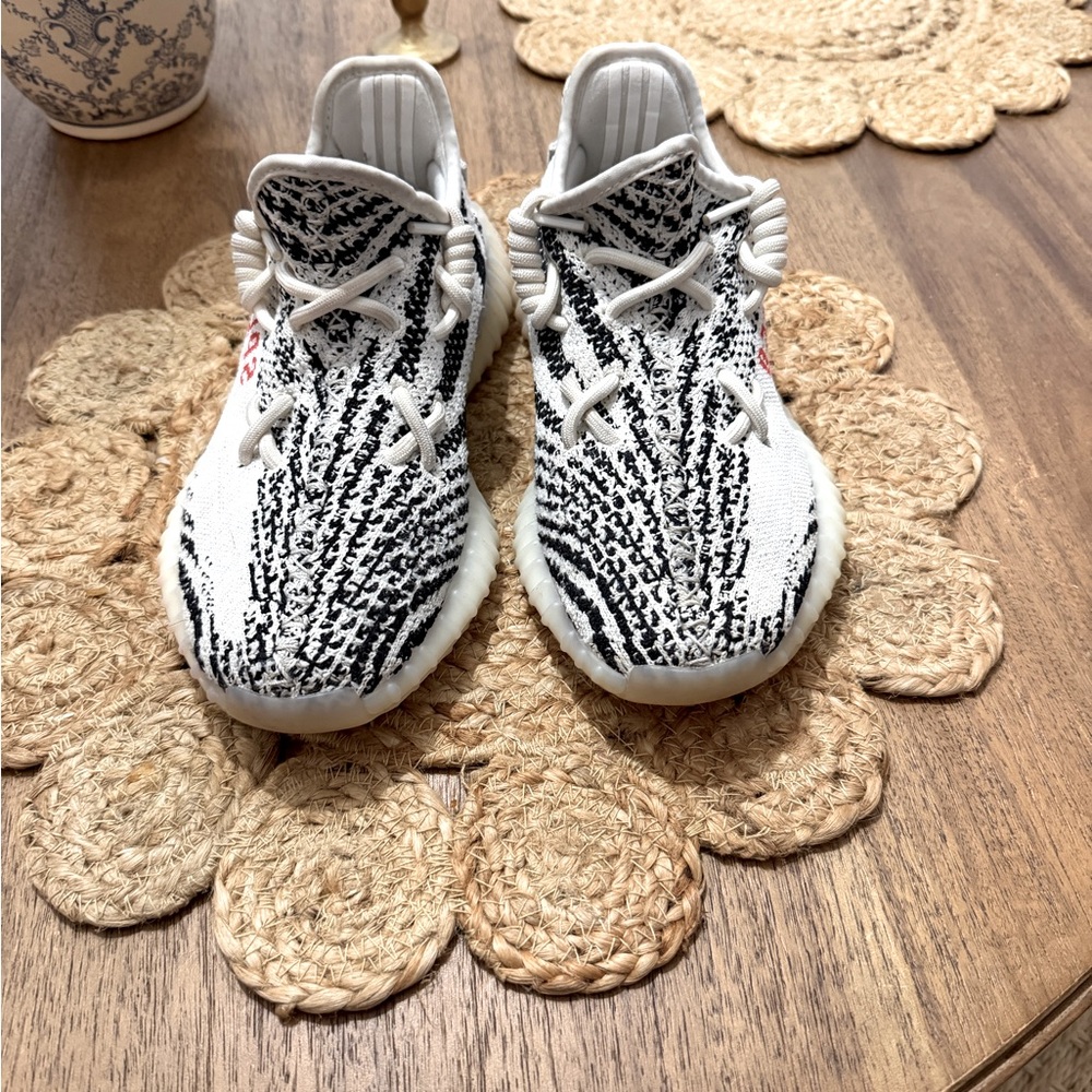 Yeezy 350 zebra size 5